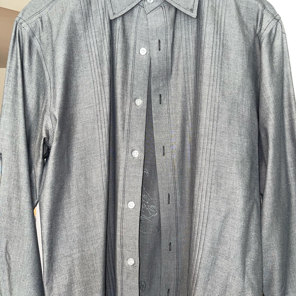 Mens ROAR casual/dressy shirt. No issues… great party shirt.